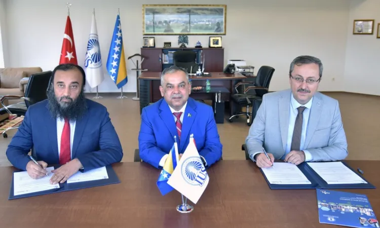 University of Lahore, Pakistan and IUS Sign MoU